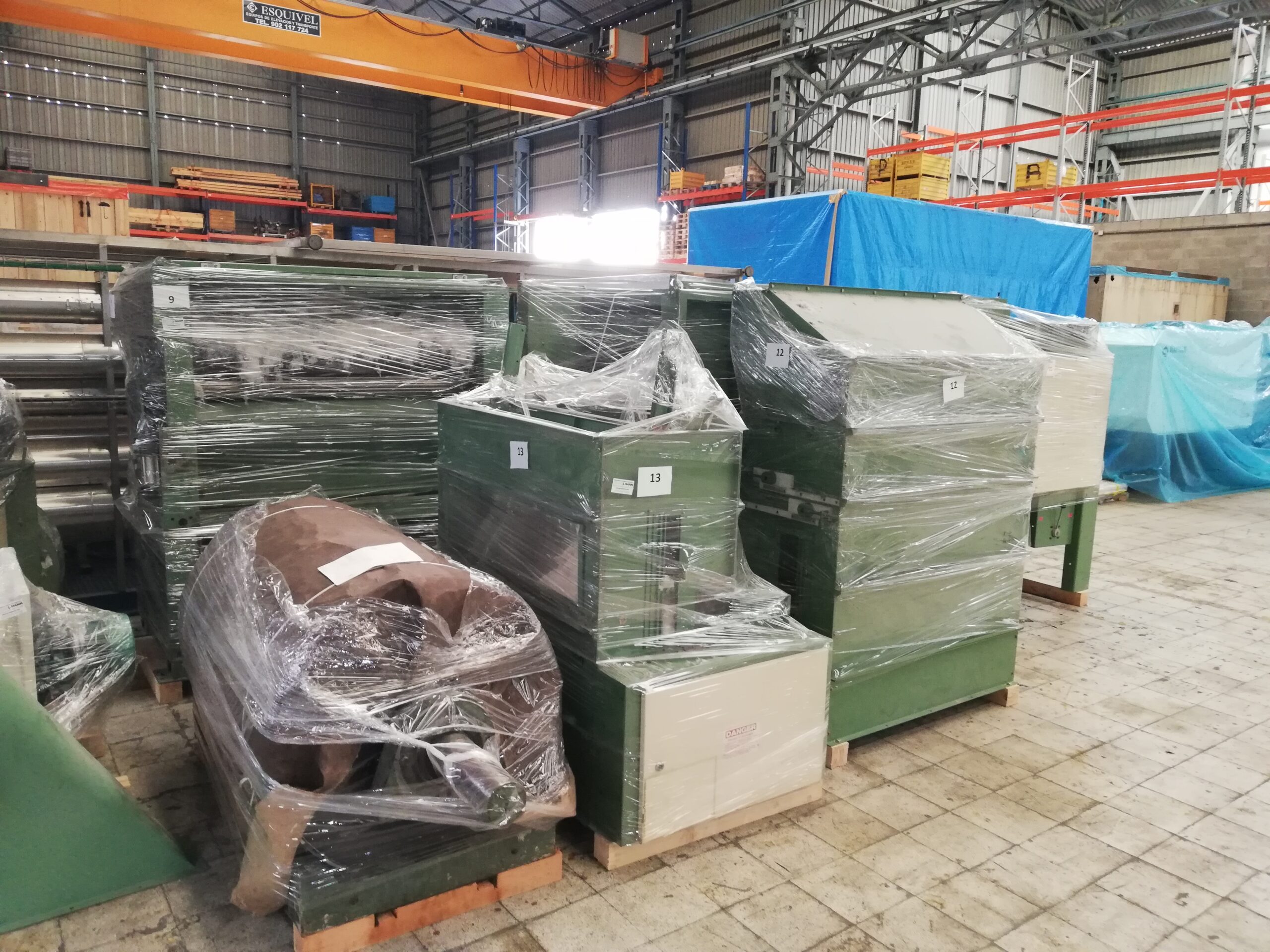 Maquinaria textil desmontada, lista para su transporte
